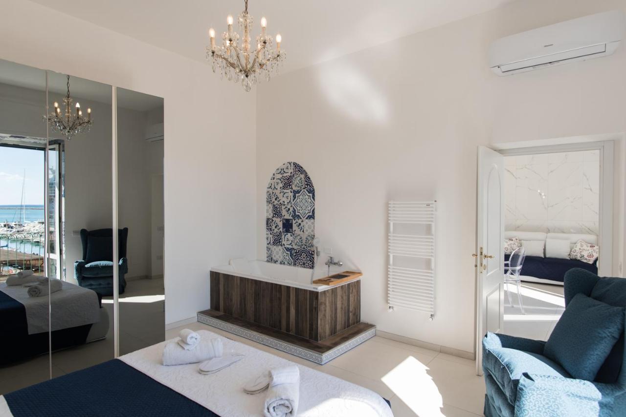 Relais Mareluna - Luxury Apartments Salerno Luaran gambar